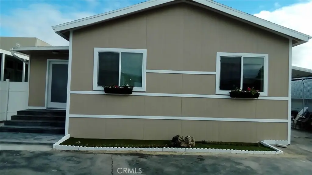 8901 Eton Avenue 11, Canoga Park, CA — listing photo 1