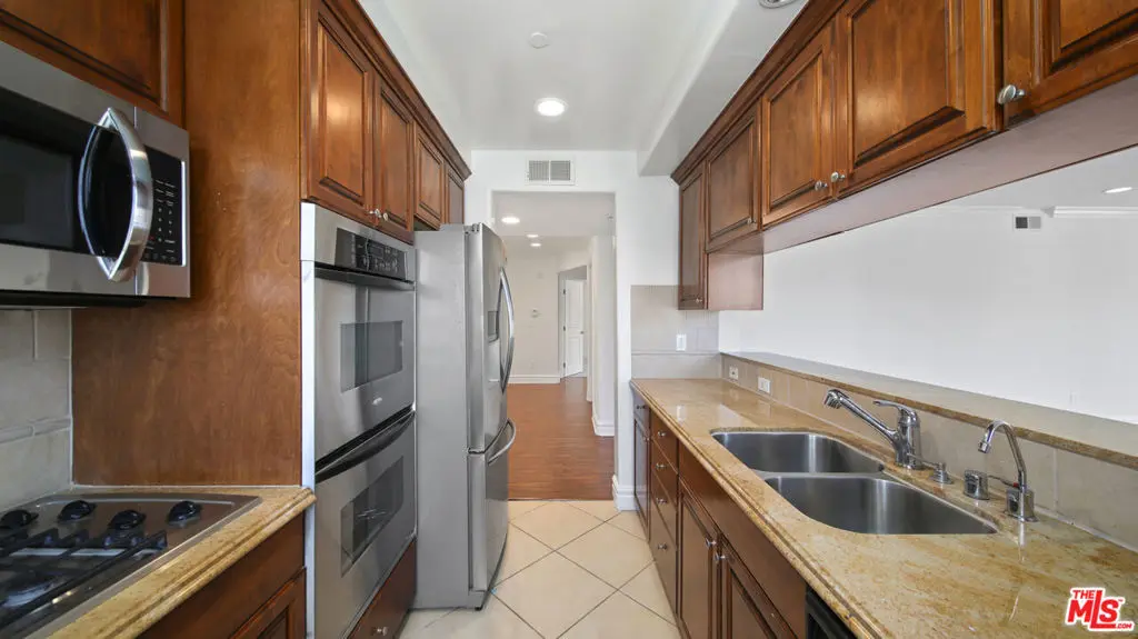 Residential Lease for rent at 8610 CHALMERS Drive 201, Los Angeles, Los Angeles County, CA featuring 2 beds and 3 baths