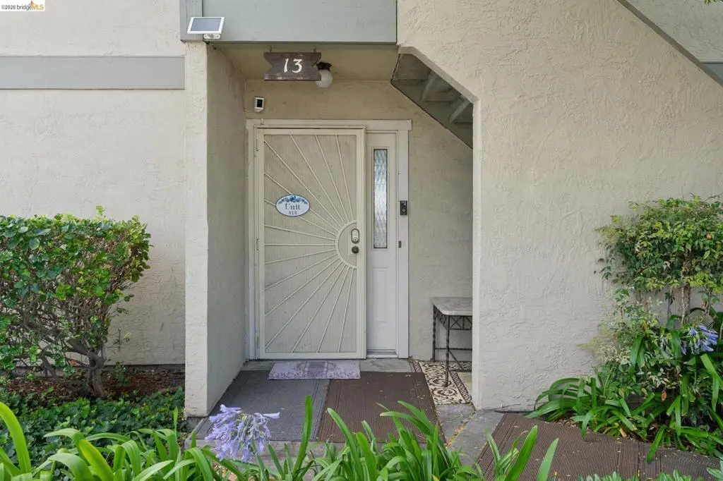 Condominium for sale at 894 Lewelling Blvd 13, San Leandro, CA featuring 2 beds and 1 bath