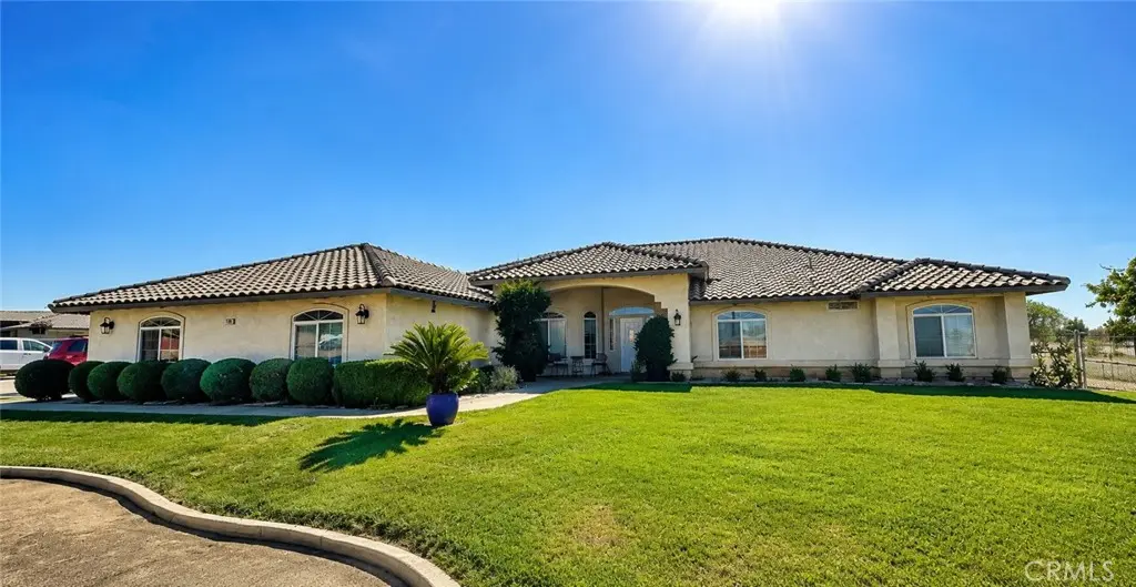 7682 Coleridge Rd, Oak Hills, CA — listing photo 1