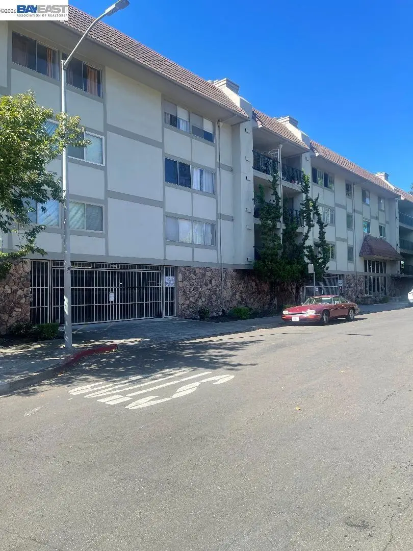 Condominium for sale at 400 Davis 301, San Leandro, CA featuring 2 beds and 2 baths