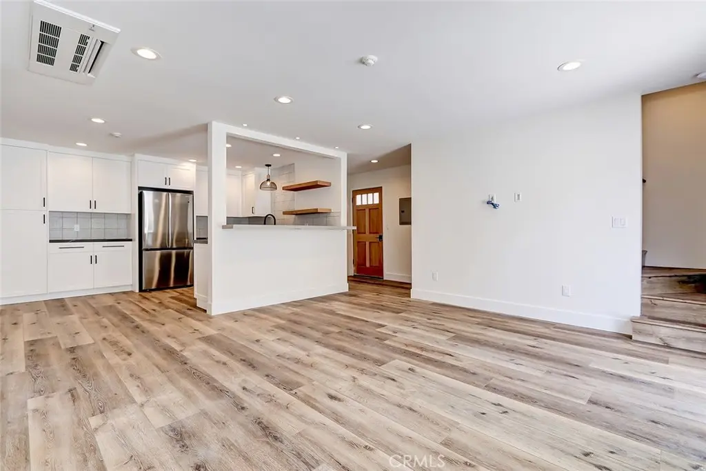 Residential Lease for rent at 1919 Harriman Lane 3, Redondo Beach, Los Angeles County, CA featuring 2 beds and 3 baths
