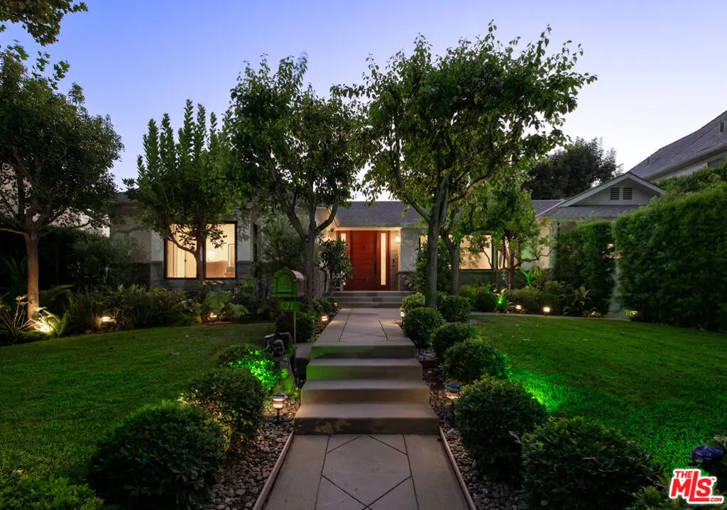 Residential Lease for rent at 521 Loring Avenue, Los Angeles, Los Angeles County, CA featuring 4 beds and 6 baths