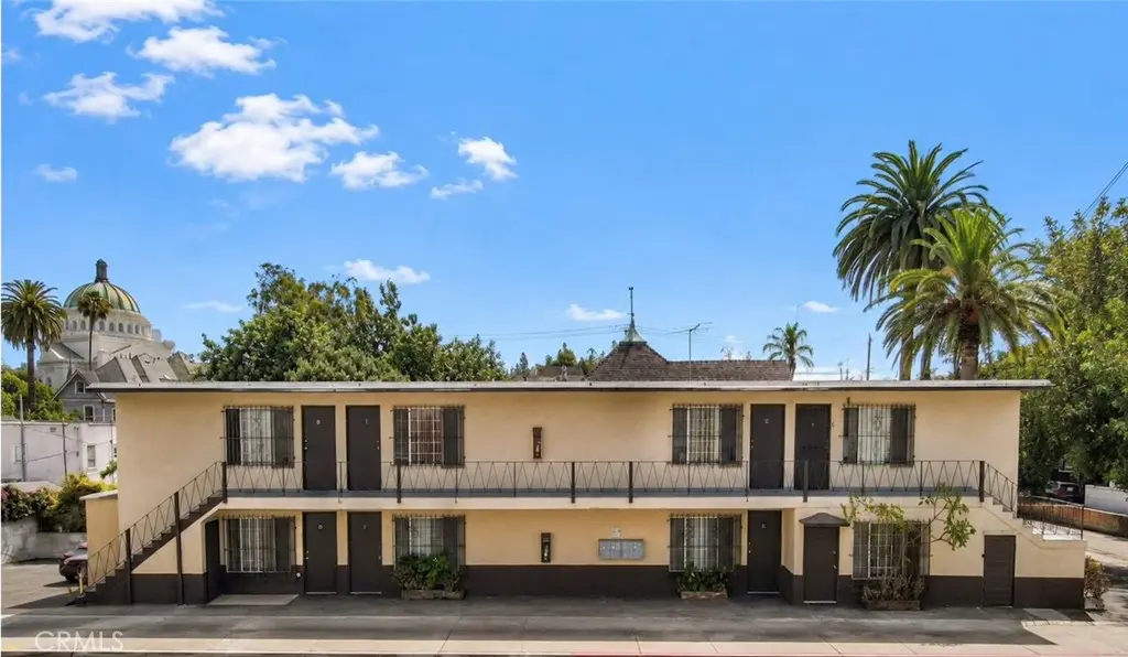 Apartment for sale at 1143 W 28th, Los Angeles, CA