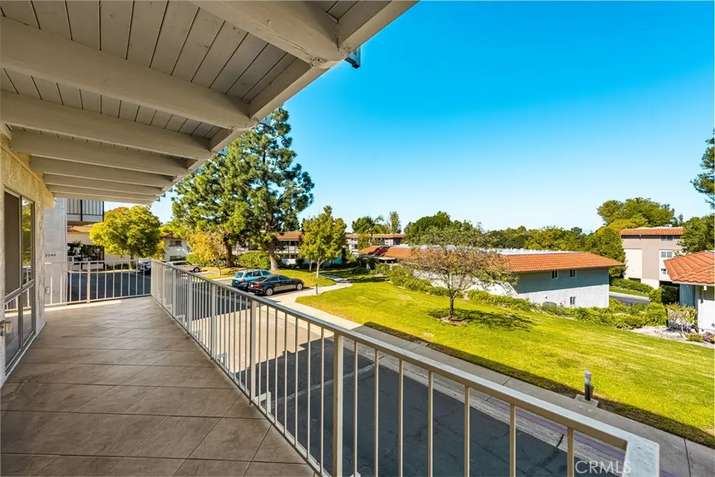 Condominium for rent at 2286 Via Puerta A, Laguna Woods, CA featuring 2 beds and 2 baths