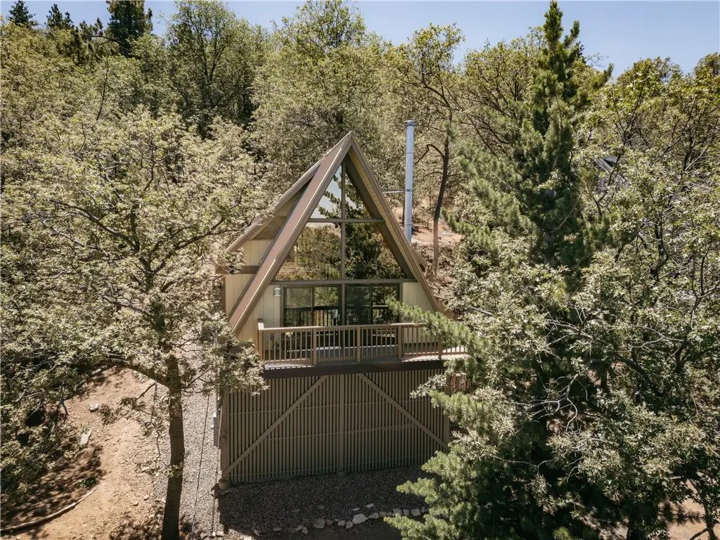 1457 Yosemite, Lake Arrowhead, CA — listing photo 1