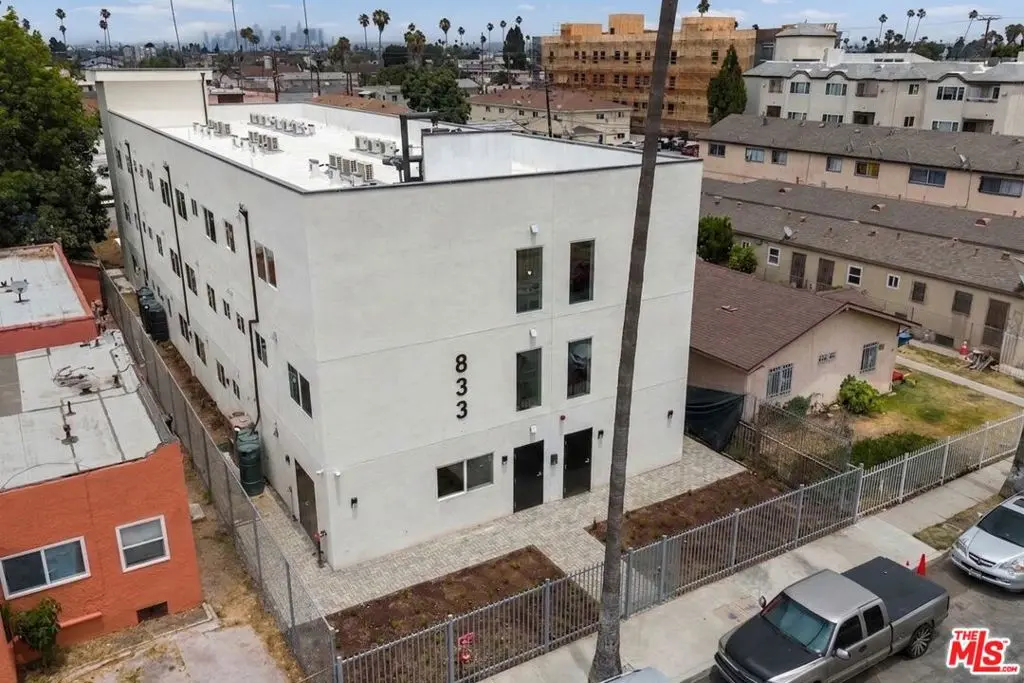 Residential Income for sale at 833 W 84th Street, Los Angeles, CA featuring 24 beds and 21 baths