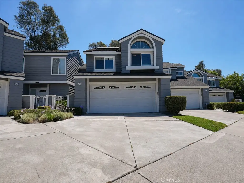 Townhouse for sale at 35 Pepperwood, Aliso Viejo, CA featuring 2 beds and 3 baths