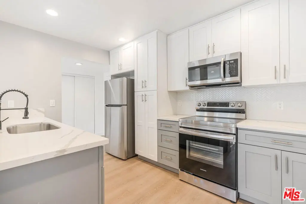 Condominium for rent at 6275 Canterbury Drive 210, Culver City, CA featuring 1 bed and 1 bath