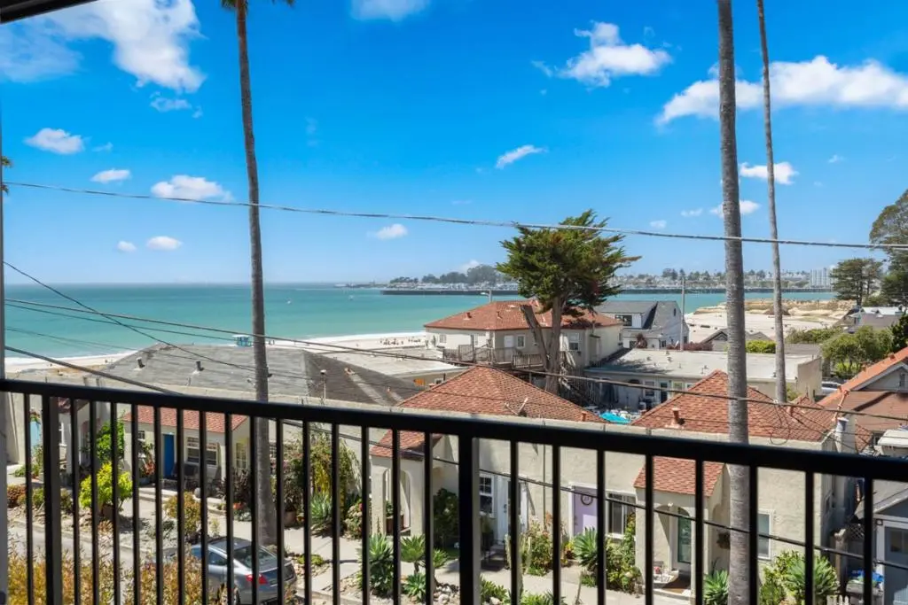 Apartment for rent at 220 Atlantic Avenue 302, Santa Cruz, CA featuring 1 bed and 1 bath