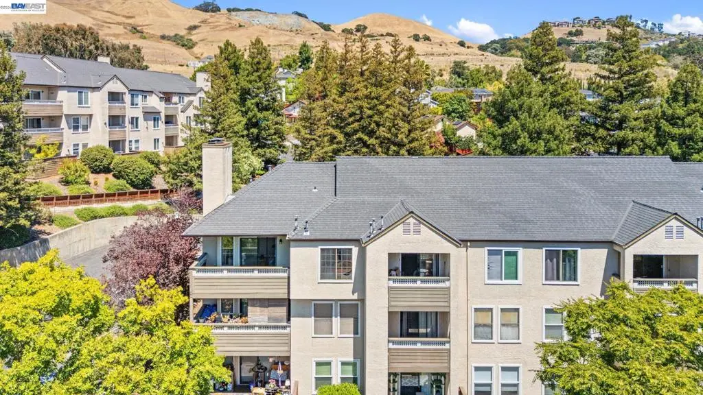 Condominium for sale at 29588 Vanderbilt St 316, Hayward, CA featuring 2 beds and 2 baths