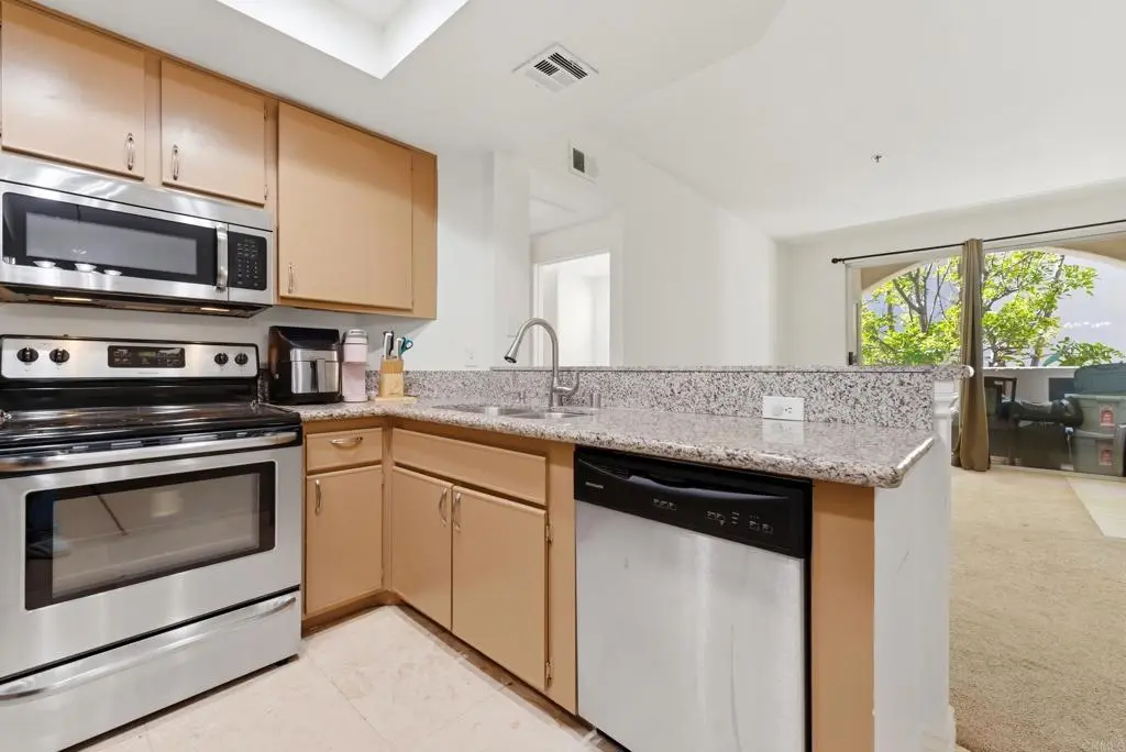 Townhouse for rent at 680 Camino De La Reina, San Diego, CA featuring 2 beds and 2 baths