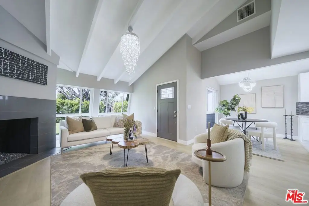Residential Lease for rent at 5628 Cleon Avenue, Los Angeles, Los Angeles County, CA featuring 3 beds and 2 baths