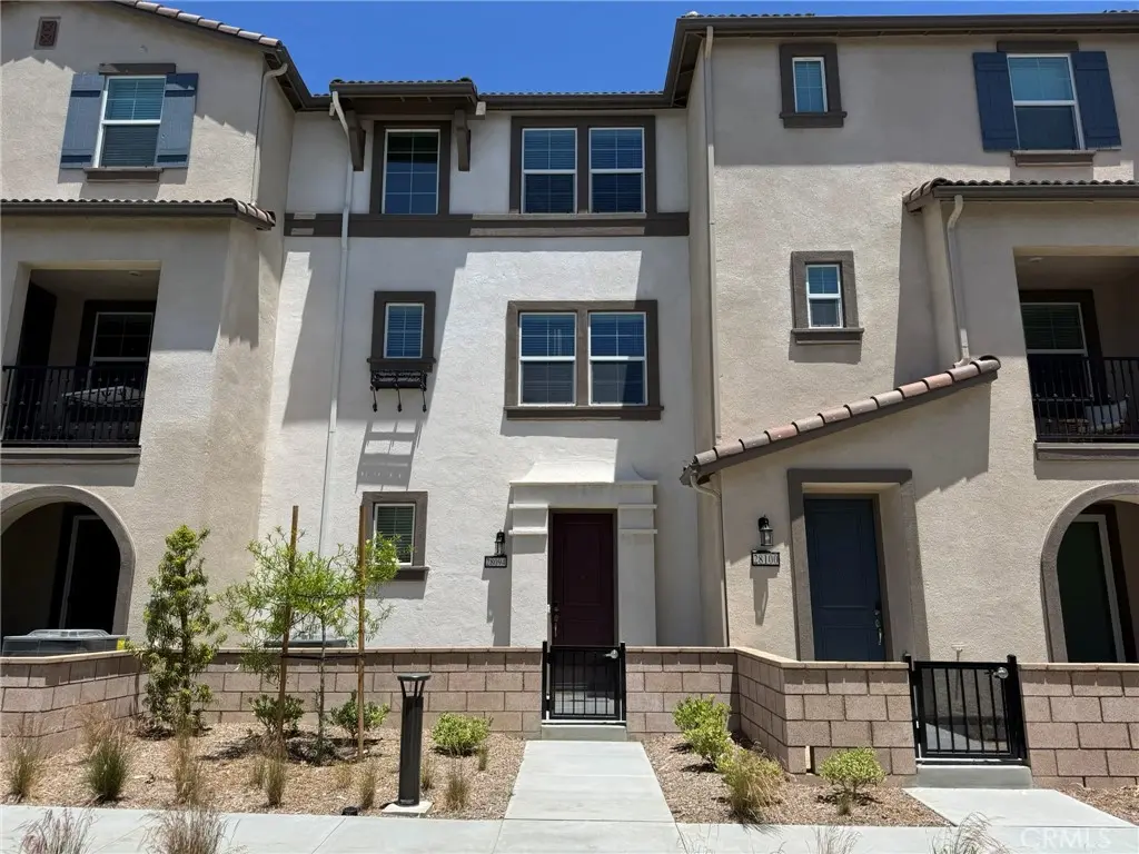 Townhouse for rent at 28094 Melrose Drive, Temecula, CA featuring 2 beds and 3 baths