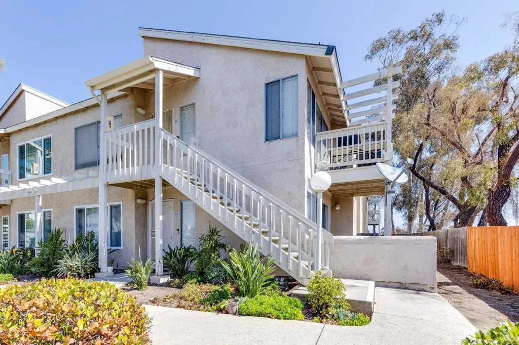 201 Diamond Way 222, Vista, CA — listing photo 1