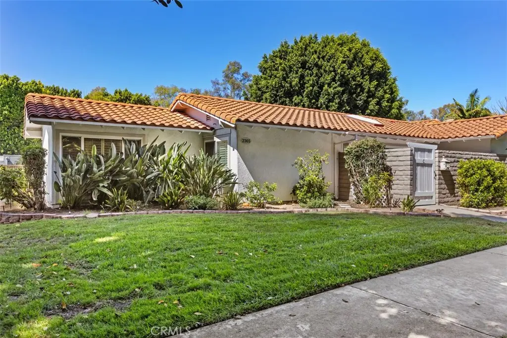 2365 Via Mariposa East C, Laguna Woods, CA — listing photo 1