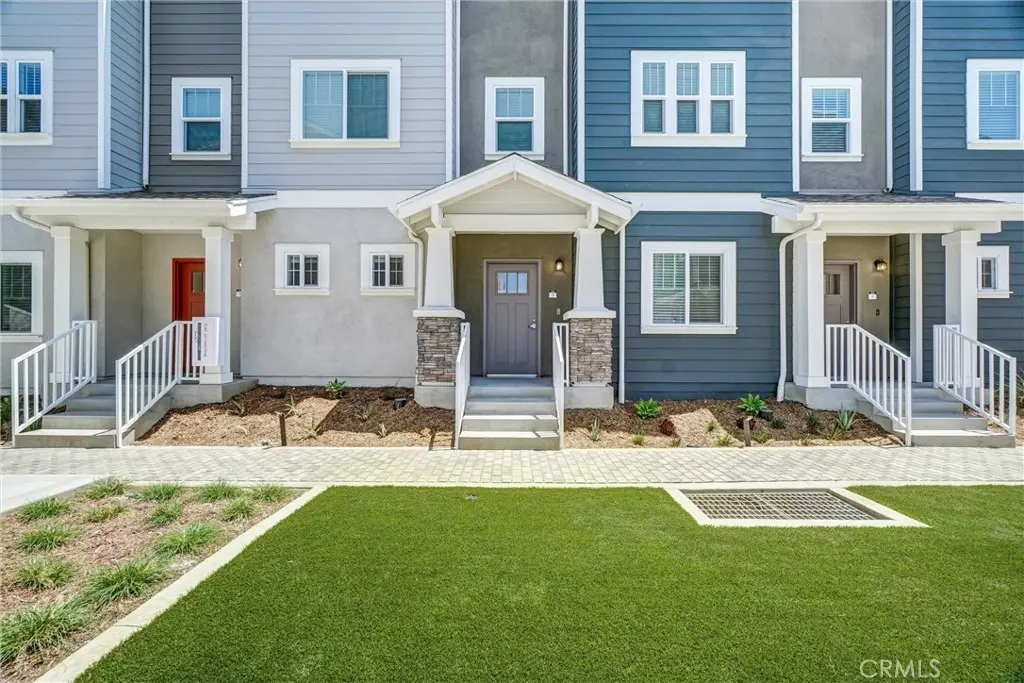 Townhouse for sale at 1336 Locust Avenue 4, Long Beach, CA featuring 2 beds and 3 baths