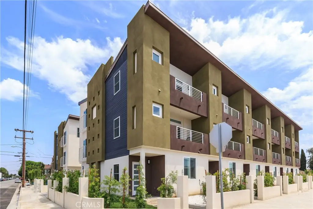 Townhouse for rent at 3857 W 139th Street, Hawthorne, CA featuring 3 beds and 4 baths