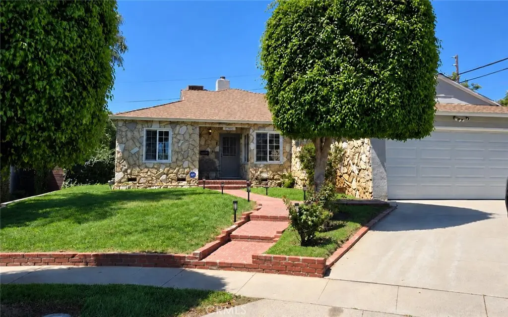 17001 Cantara, Lake Balboa, CA — listing photo 1