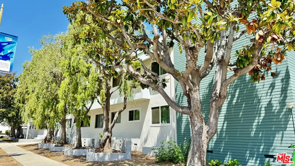 Residential Lease for rent at 3166 S S Sepulveda Boulevard 28, Los Angeles, Los Angeles County, CA featuring 3 beds and 2 baths