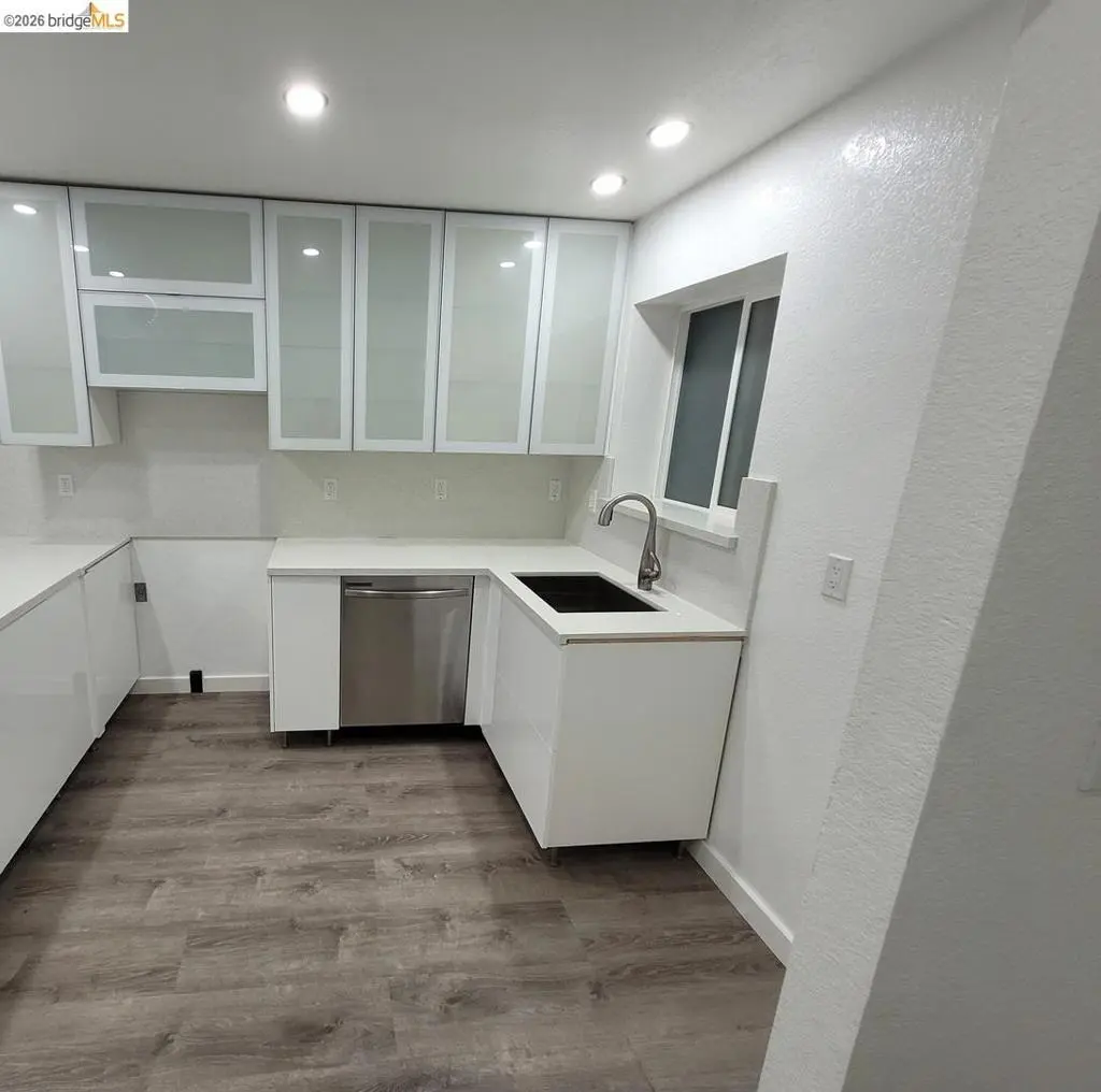 Condominium for sale at 1532 Chanslor AVE, Richmond, CA featuring 2 beds and 1 bath
