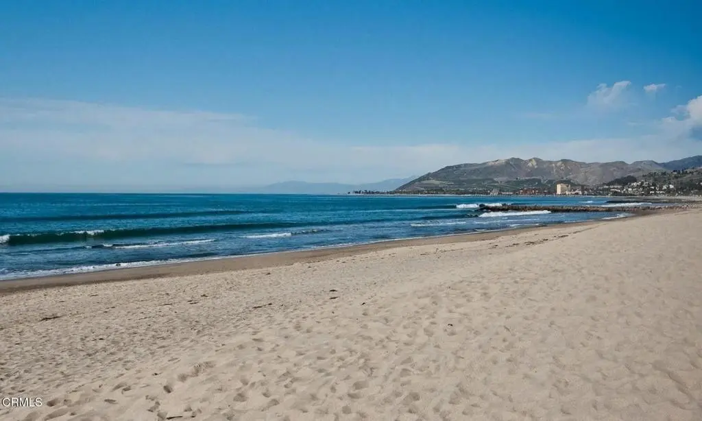 Single Family Residence for sale at 924 Woodstock Lane, Ventura, CA featuring 3 beds and 2 baths