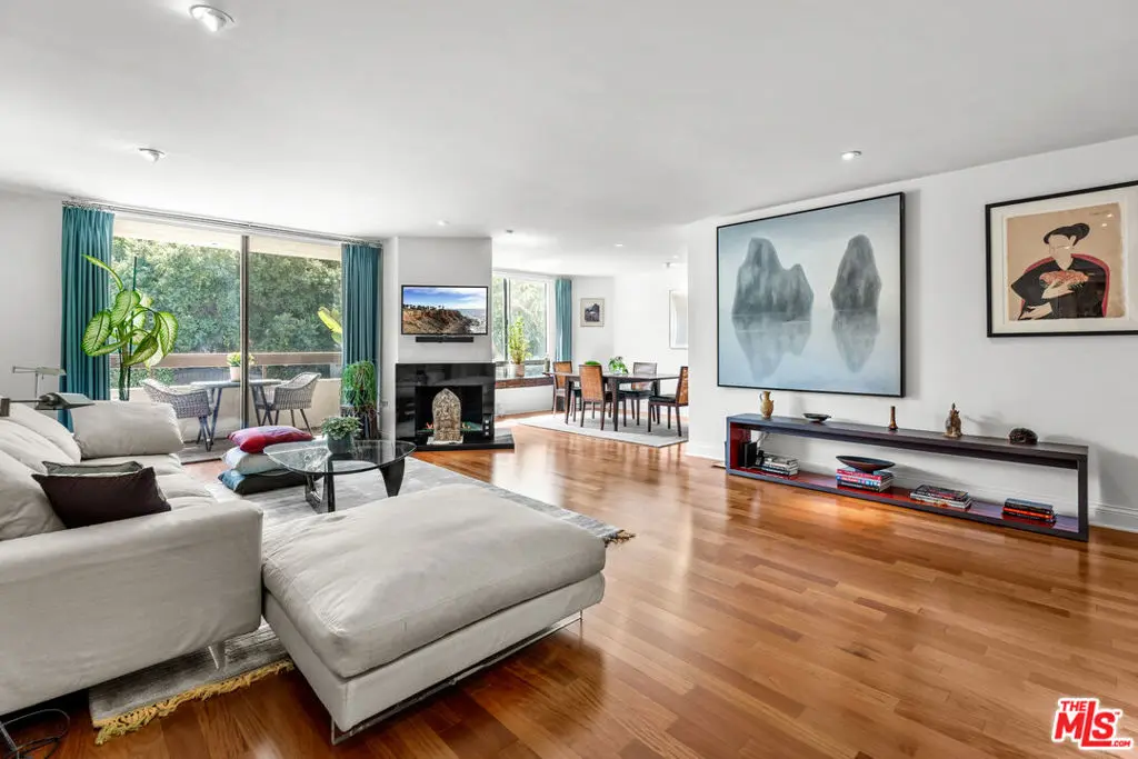 Residential Lease for rent at 851 N Kings Road 102, West Hollywood, Los Angeles County, CA featuring 2 beds and 2 baths