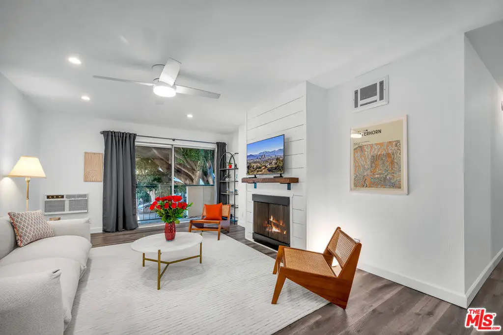 Residential Lease for rent at 3640 Cardiff Avenue 119, Los Angeles, Los Angeles County, CA featuring 2 beds and 2 baths
