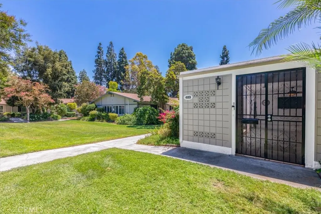 489 Callie Cadiz B, Laguna Woods, CA — listing photo 1