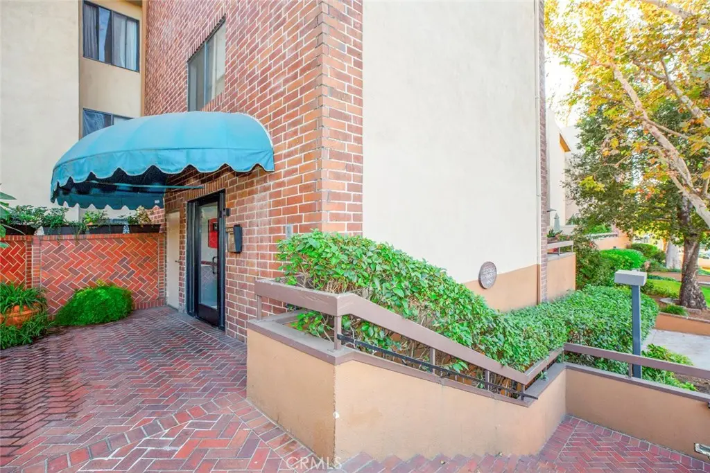 460 Oak Street 203, Glendale, CA — listing photo 1