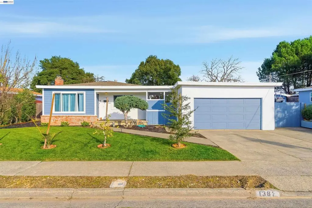 Single Family Residence for sale at 1382 Donna St, Novato, CA featuring 3 beds and 2 baths