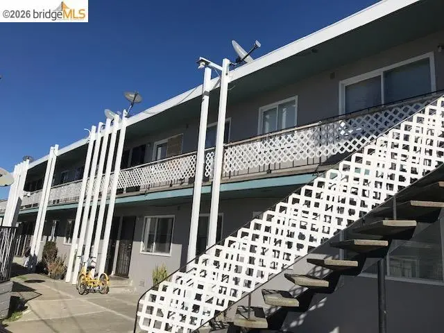 Residential Lease for rent at 2345 92nd, Oakland, CA featuring 1 bed and 1 bath