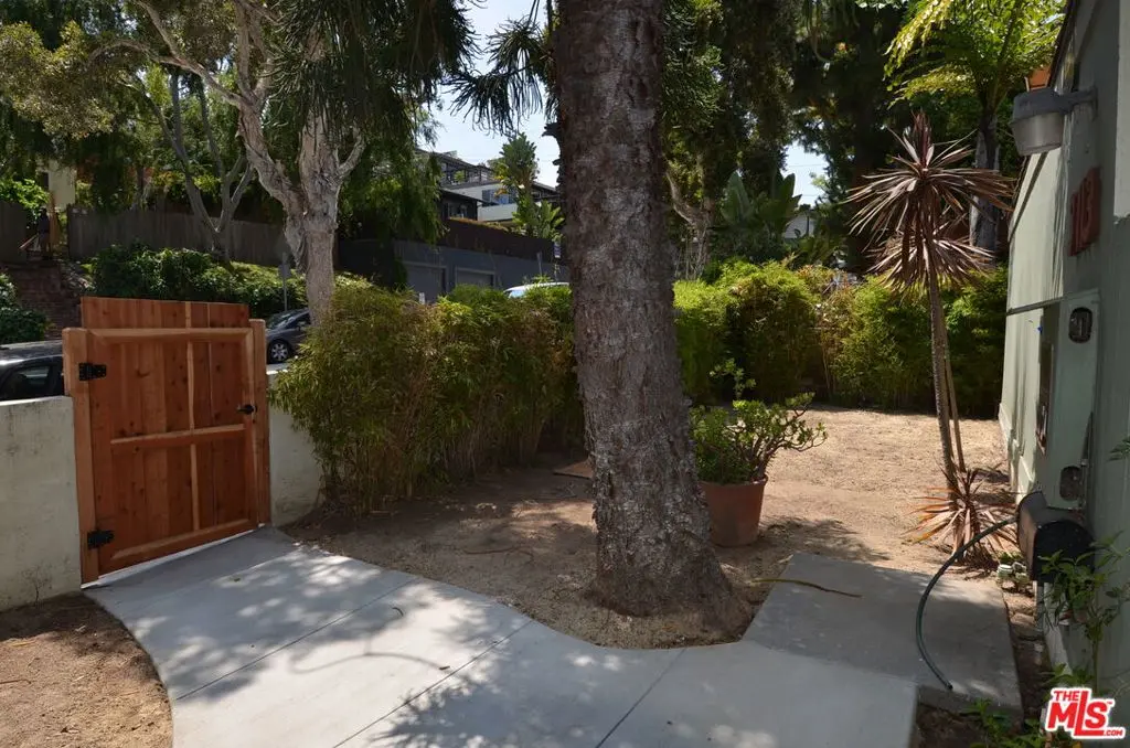 Residential Lease for rent at 3113 5TH Street # B, Santa Monica, Los Angeles County, CA featuring 1 bed and 1 bath