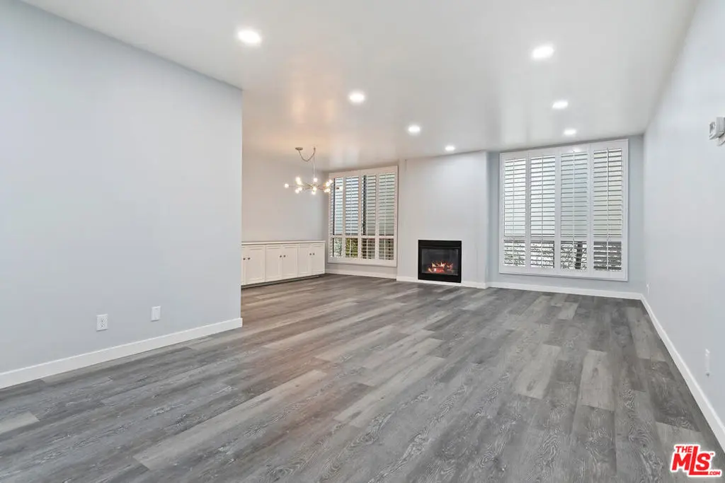 927 N Kings Road 107, West Hollywood, CA — listing photo 1