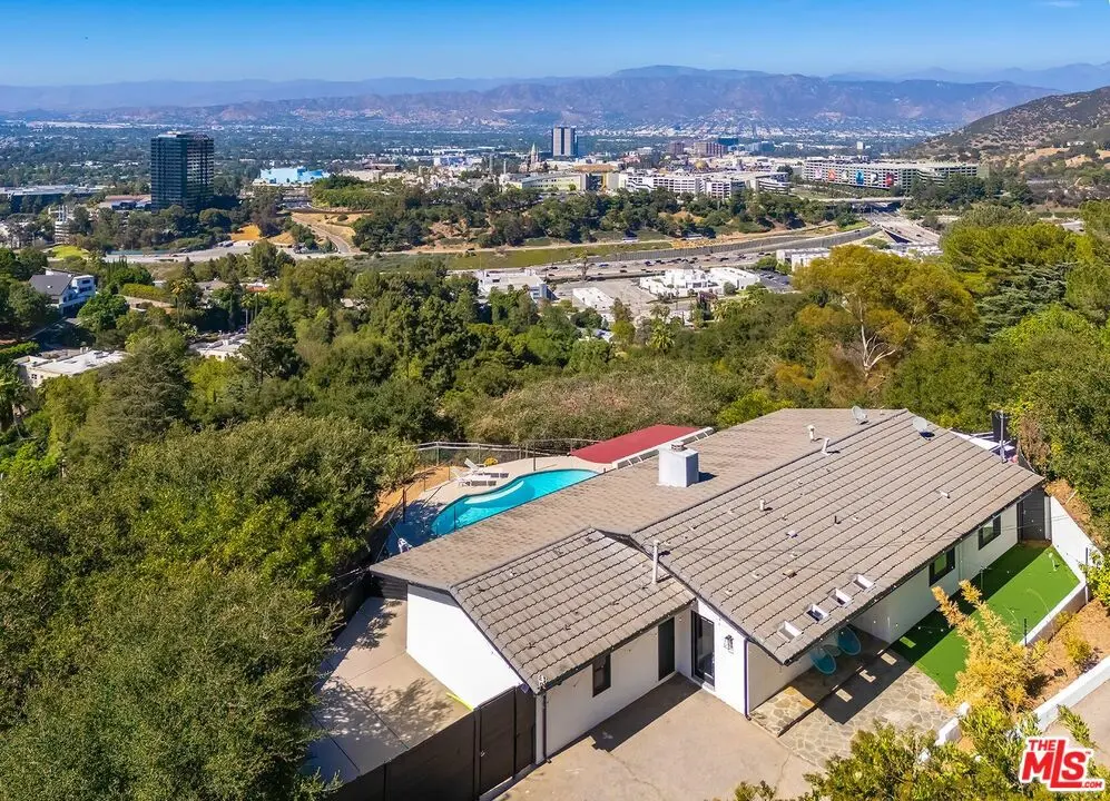 Residential Lease for rent at 3201 Bonnie Hill Drive, Los Angeles, Los Angeles County, CA featuring 4 beds and 3 baths