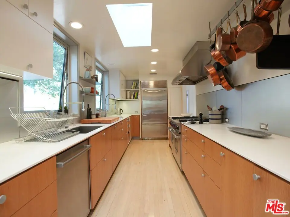 Single Family Residence for rent at 10416 Corfu Ln, Los Angeles, CA featuring 3 beds and 2 baths