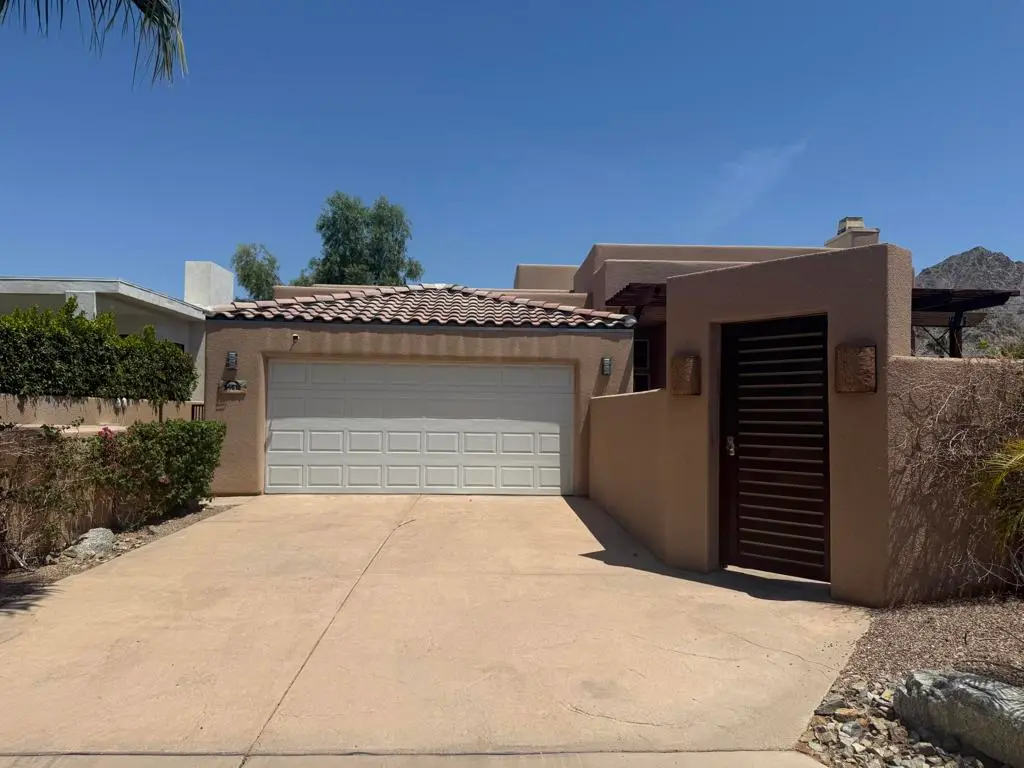 Residential Lease for rent at 54610 Avenida Alvarado, La Quinta, Riverside County, CA featuring 3 beds and 2 baths