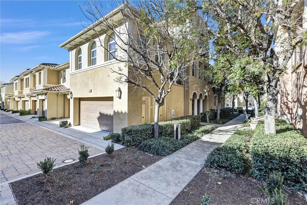 Residential Lease for rent at 192 Wild Lilac, Irvine, Orange County, CA featuring 3 beds and 3 baths