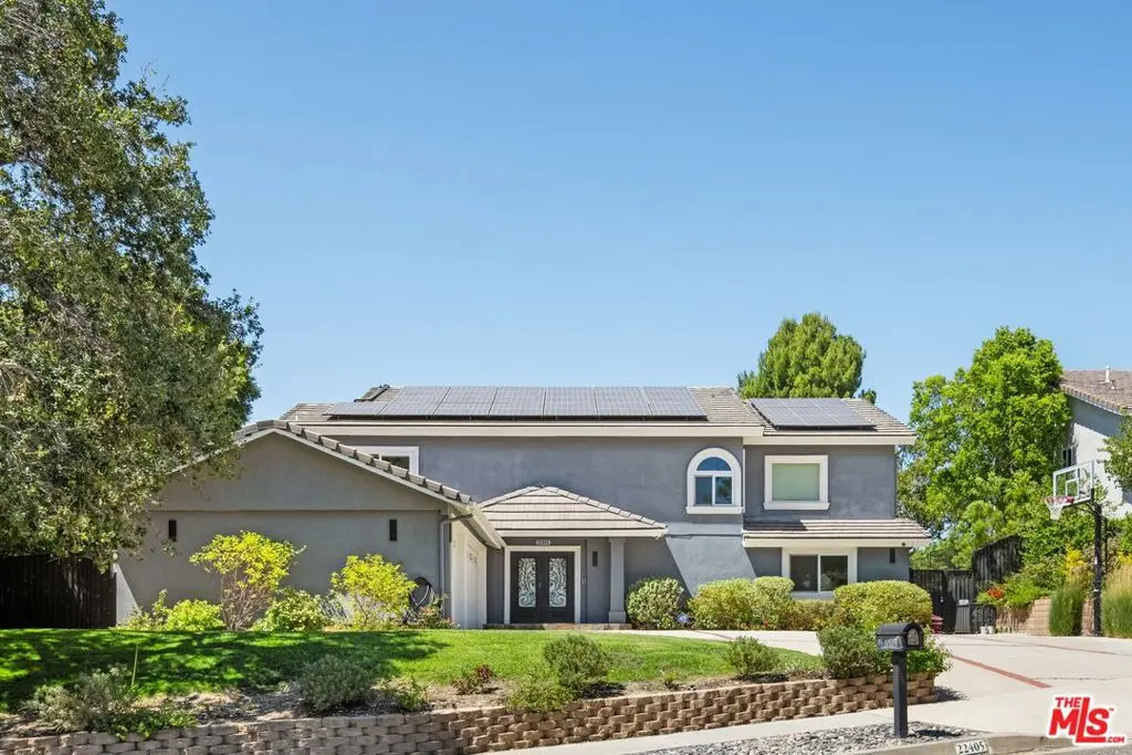 Residential Lease for rent at 22405 Calipatria Drive, Calabasas, Los Angeles County, CA featuring 6 beds and 5 baths