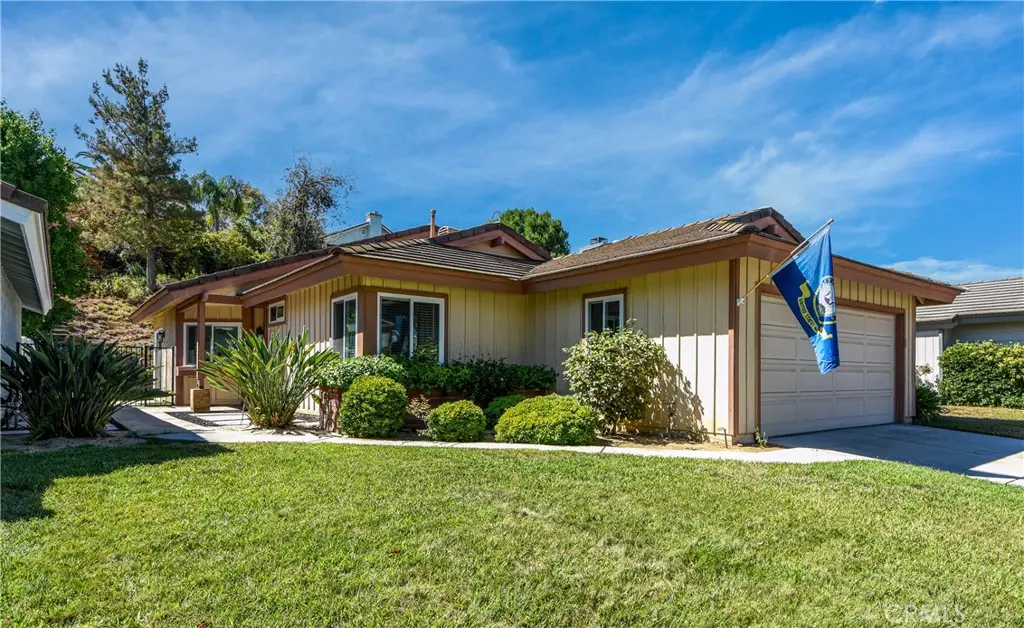 Single Family Residence for sale at 31569 Corte Salinas, Temecula, CA featuring 3 beds and 2 baths