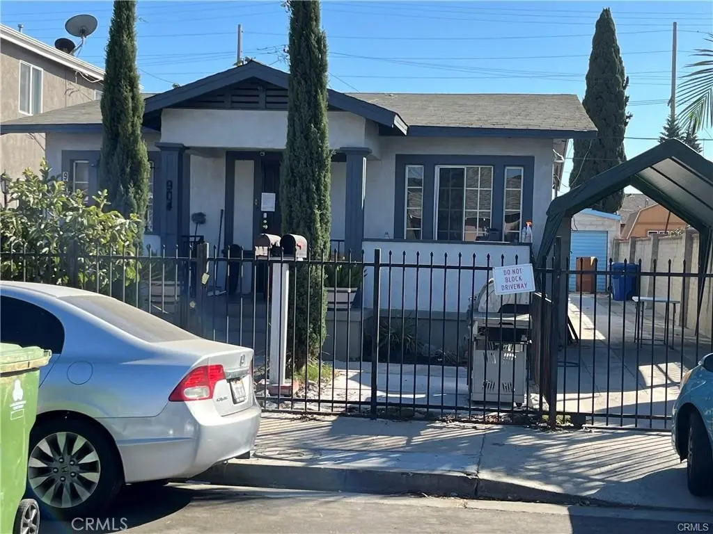 Duplex for sale at 904 E 52nd Place, Los Angeles, CA