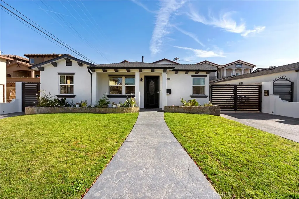 Duplex for rent at 18228 Regina Avenue, Torrance, CA featuring 3 beds and 2 baths