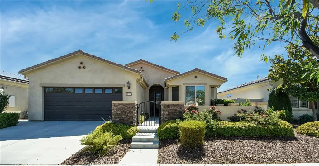 1506 Via Rojas, Hemet, CA — listing photo 1