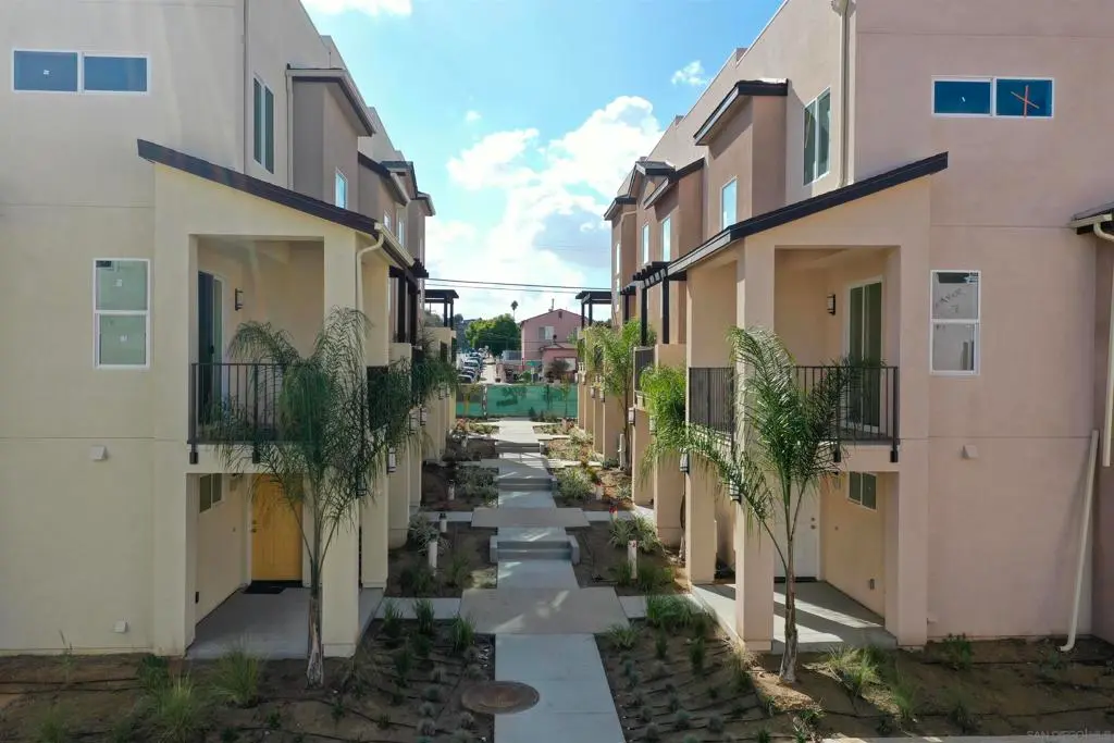 Single Family Residence for sale at 442 Creekside Circle, San Diego, CA featuring 3 beds and 3 baths