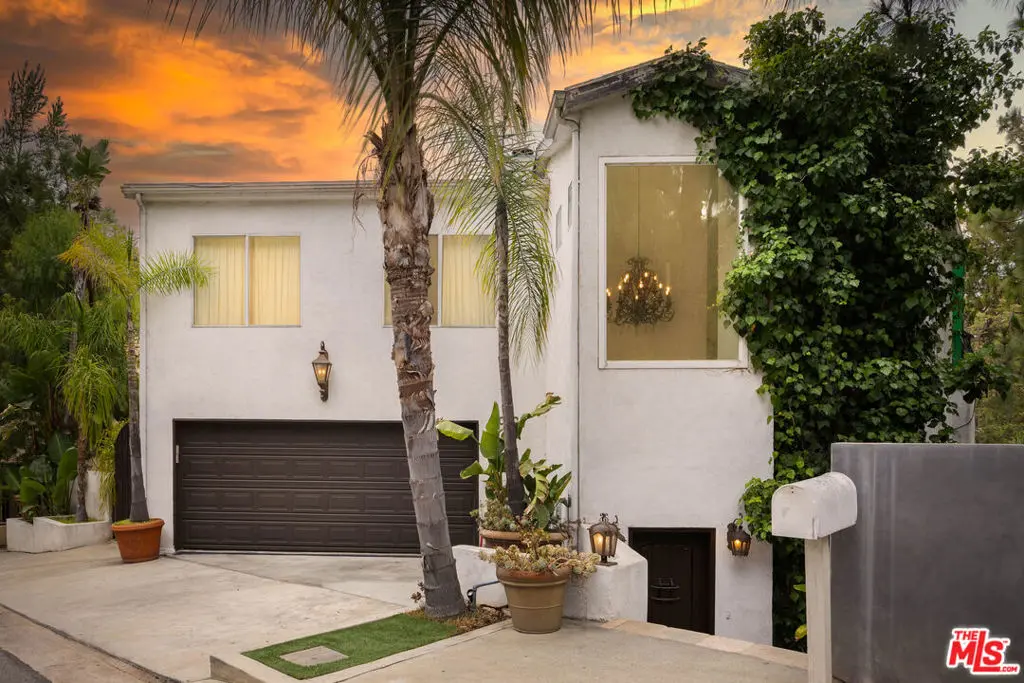 Residential Lease for rent at 3030 Passmore Drive, Los Angeles, Los Angeles County, CA featuring 3 beds and 3 baths