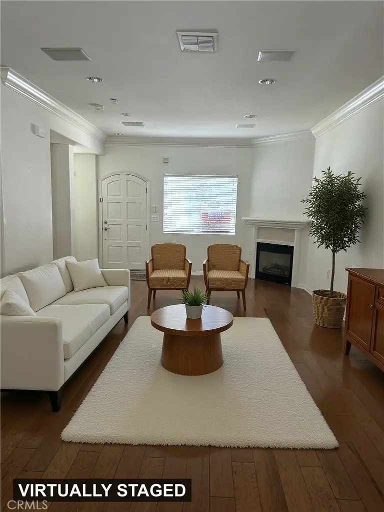 9301 Shirley Avenue 13, Northridge, CA — listing photo 1