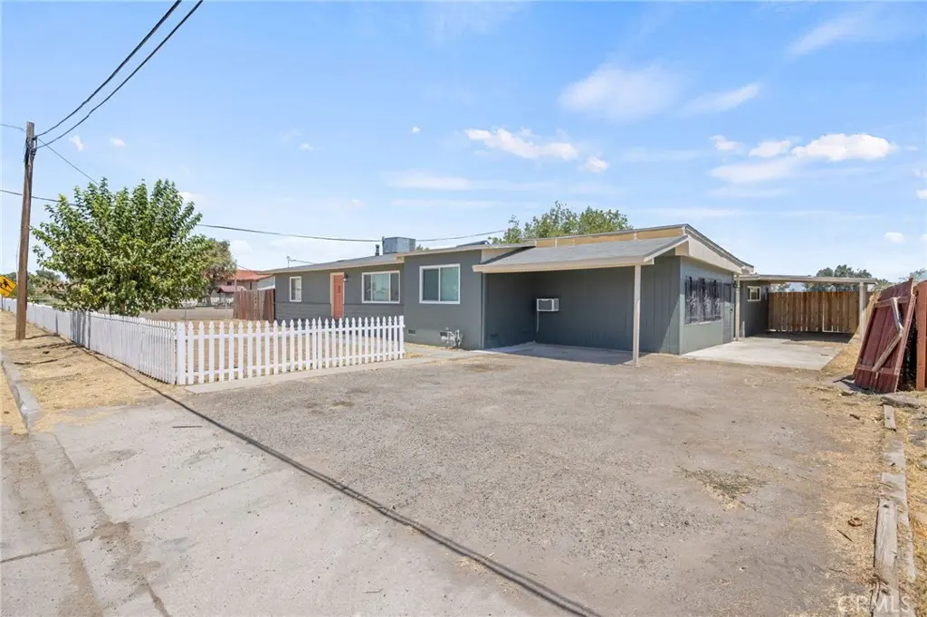 19415 Empire Street, Stratford, CA — listing photo 1