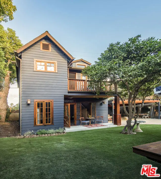 Residential Lease for rent at 1718 S Hobart Boulevard, Los Angeles, Los Angeles County, CA featuring 1 bed and 2 baths