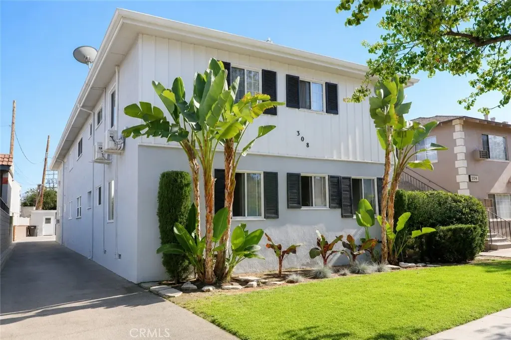 Condominium for sale at 308 E Maple 8, Glendale, CA featuring 1 bed and 1 bath