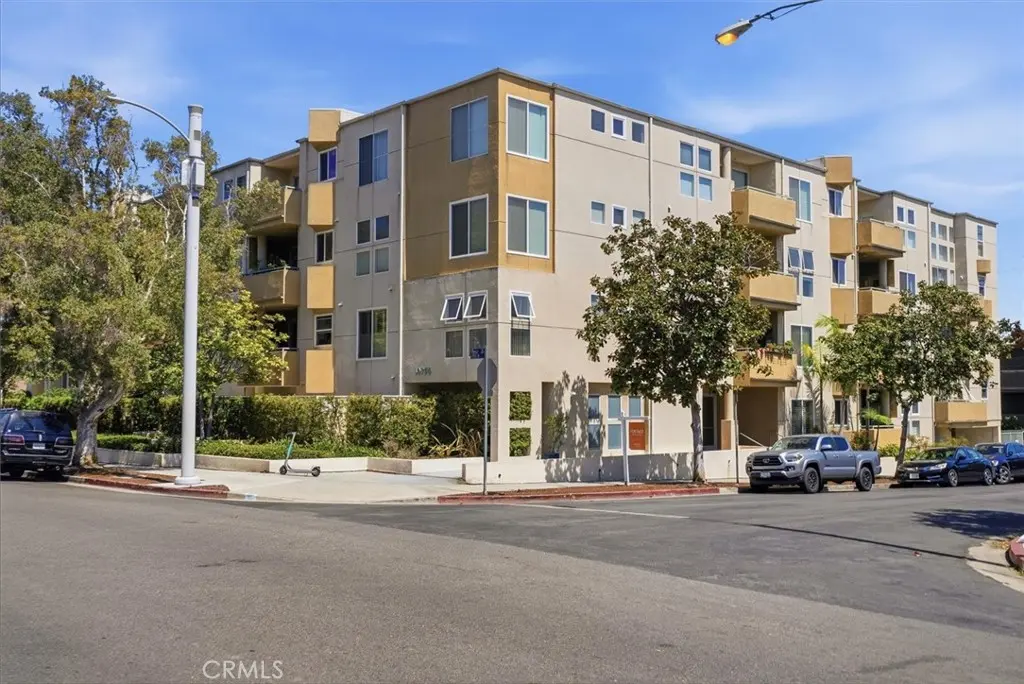 10790 Rose Avenue 304, Los Angeles, CA — listing photo 1